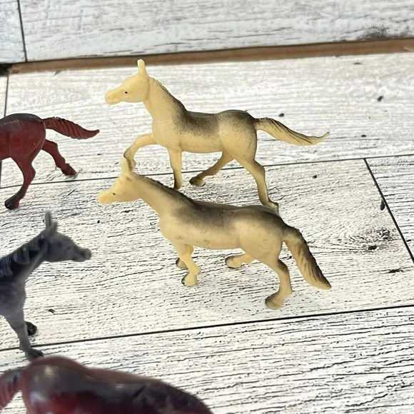 VTG Lot Of 8 Miniature Horse Figurines China Mixed Colors Poses Plastic Lot #3 - Picture 3 of 7